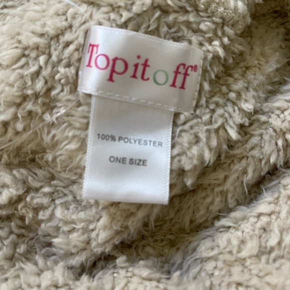 Fuzzy warm cardigan with hood. - Picture 2 of 3